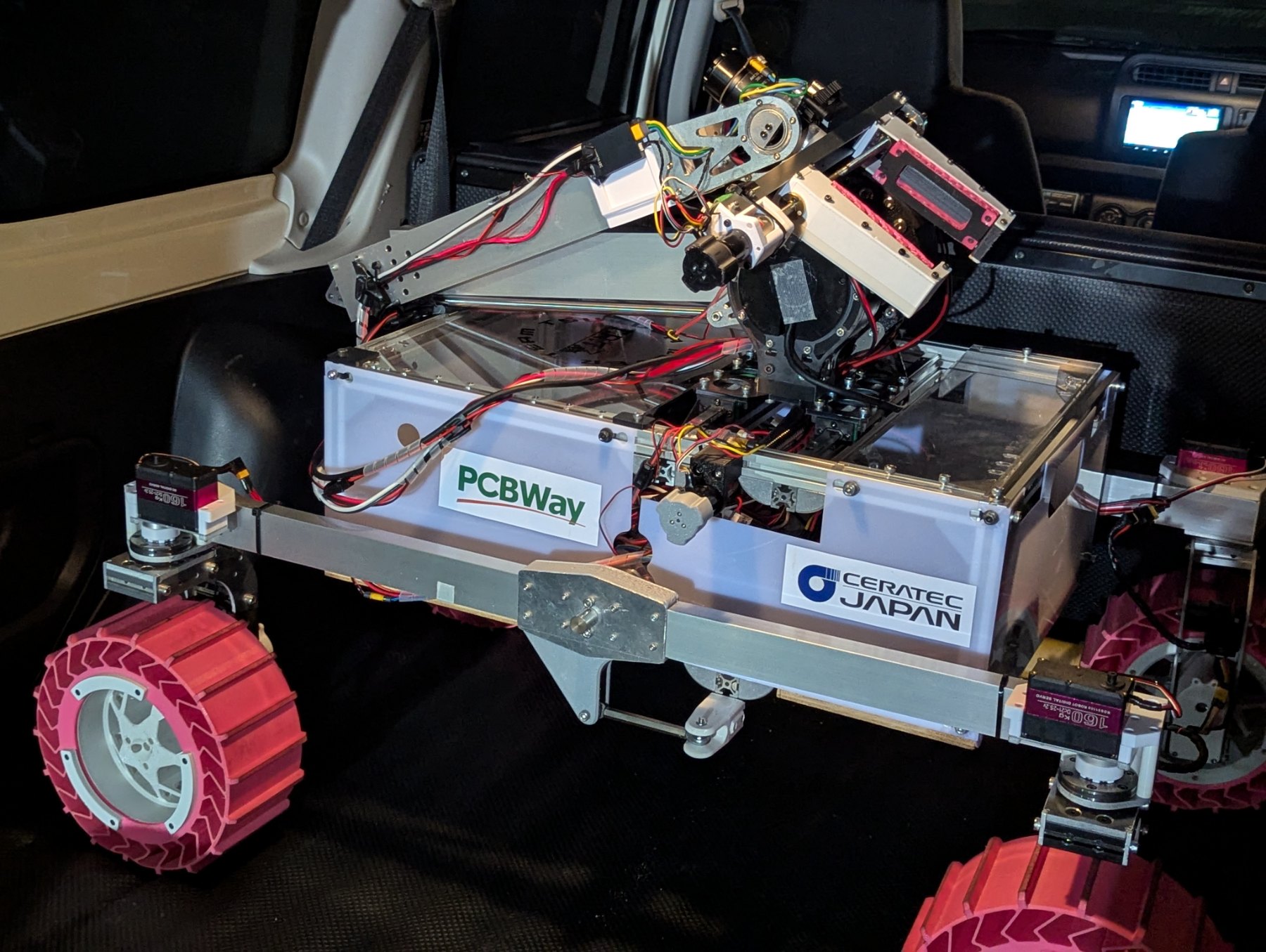 車両に積み込んだ TR-2
